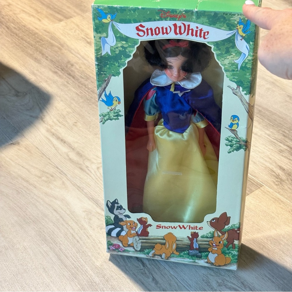 BIKIN Rare and Vintage Snow White Walt Disney Princess Collectible Doll NIB